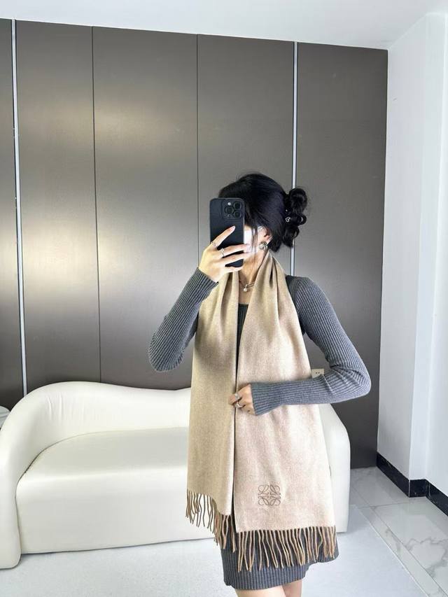 New arrival! Loewe's 2019 collection features a rare and gentle color scheme, u