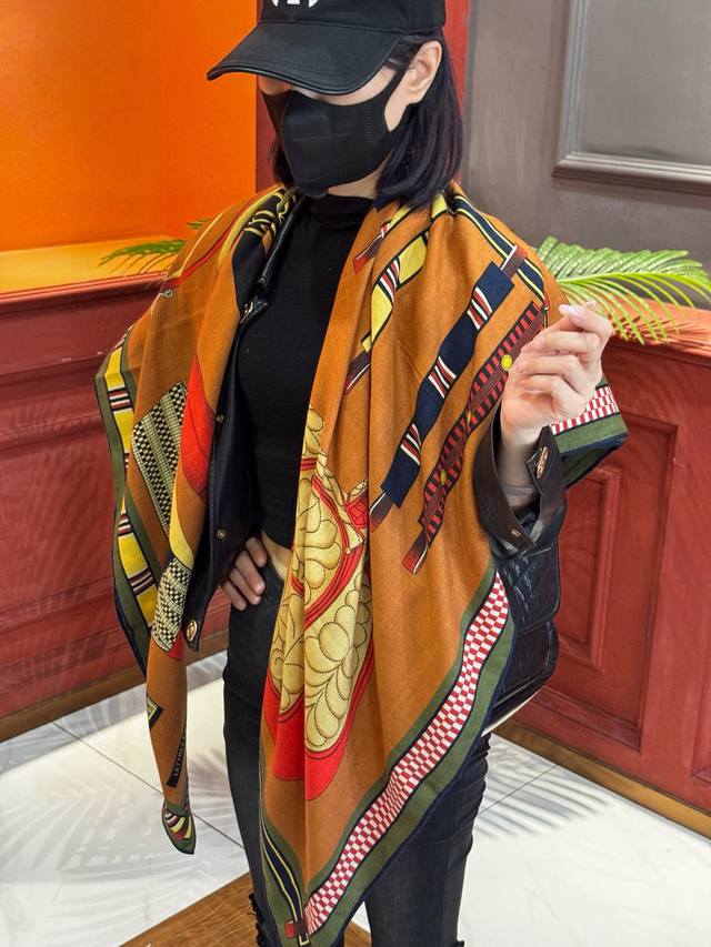 A double-sided, identically colored 140cm velvet square scarf, the key to equest