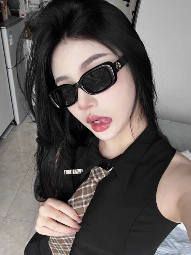 Gentle Moster Gm 2025 new Gm small square frame sunglasses pink dopamine hot gir