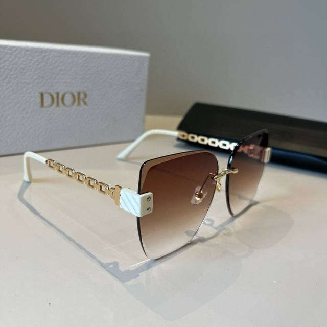 Dior sunglasses, sunglasses that you want to weld on your face Hard goods are no