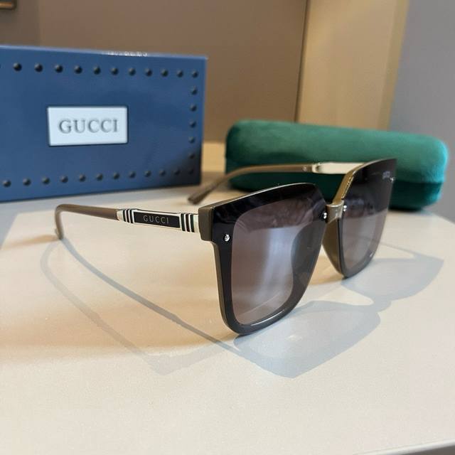 Gucci sunglasses, light and comfortable, super face-covering small