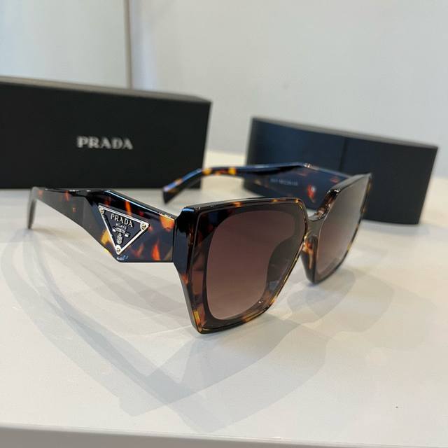 prada Prada 2025 new sunglasses classic triangle logo ladies fashion butterfly c