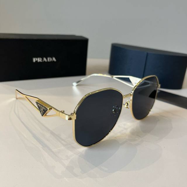 prada Prada high-end women's sunglasses, sun shading and face-modifying glasses