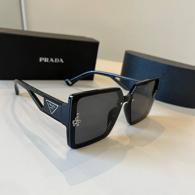 prada Prada high-end women's sunglasses, sun protection and face-modifying glass