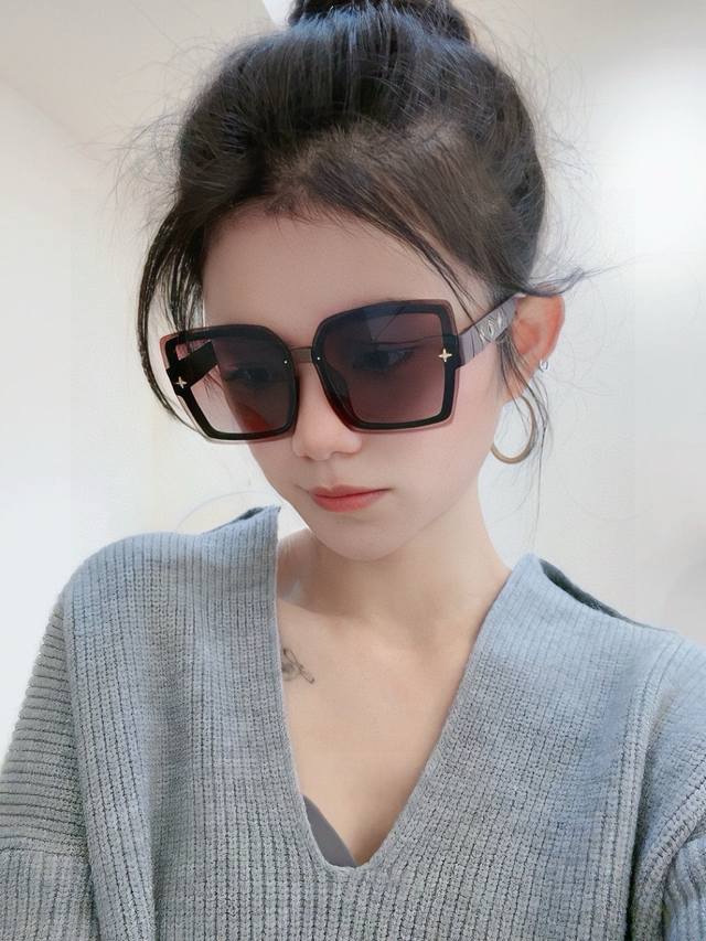 Lv large-frame sunglasses. Classic square frame design, suitable for all face sh