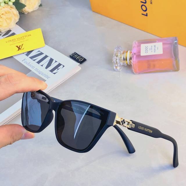 Louis Vuitto*2025 square face-revealing small big face sunglasses for women Kore