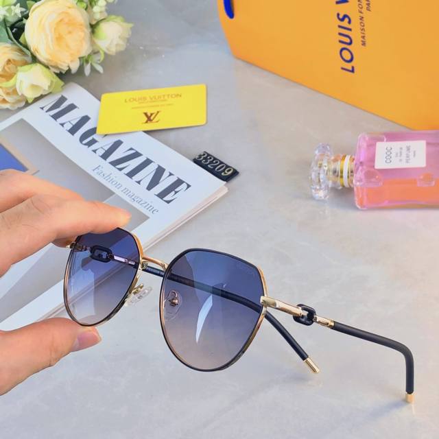 Louis Vuitto* Retro European and American style sunglasses for women, trendy and