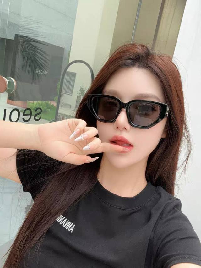 Chloe 2025 new spring and summer new cat-eye sunglasses for women high-end squa