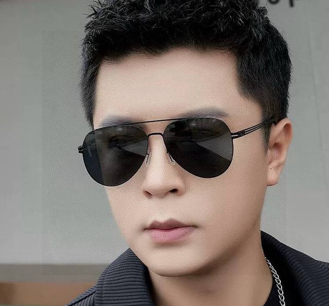 Gucc* 2025 new men's and women's couple's models with sunscreen IP electroplatin