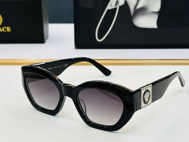 Versacemod:420Size:53