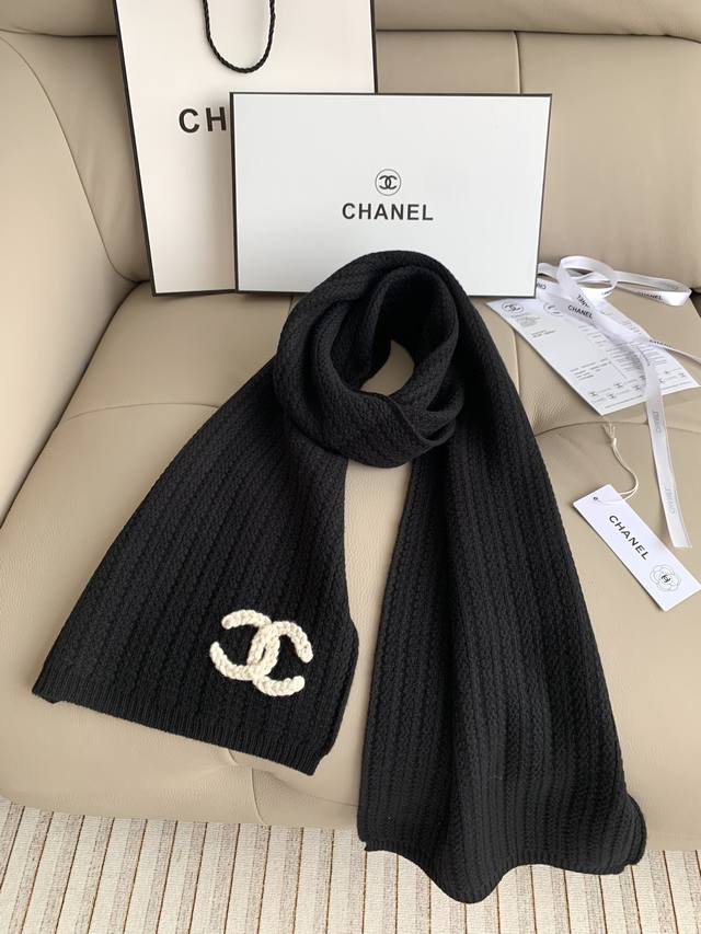 Chanel 24B black knitted scarf Each has its own beauty. Personally, I prefer the