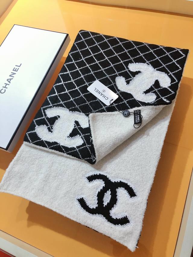 Rcc2219 Chanel's diamond-patterned double-C two-sided shawl is so stylish and st