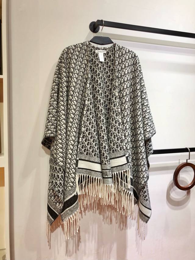 Rdo2440 Dior's heavyweight monogram wool cape, in a new color from the store, is