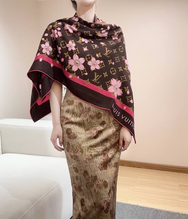 Lv Louis Vuitton's latest flagship Sakura model, perfect for both vacation and e