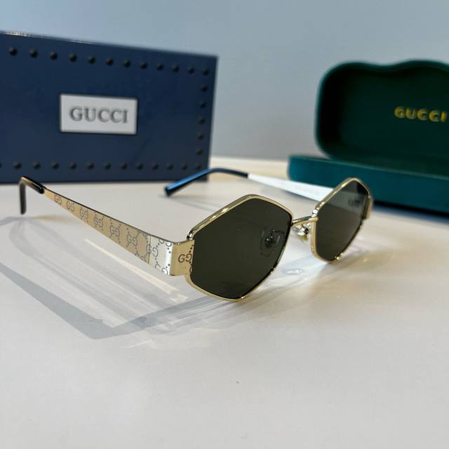 Gucci's new sunglasses 3D face-shaping Retro and charming