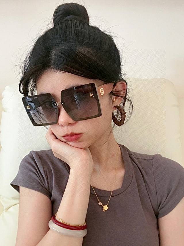 Tr Polarized Series Gucci co-branded limited edition. Classic square frame desig