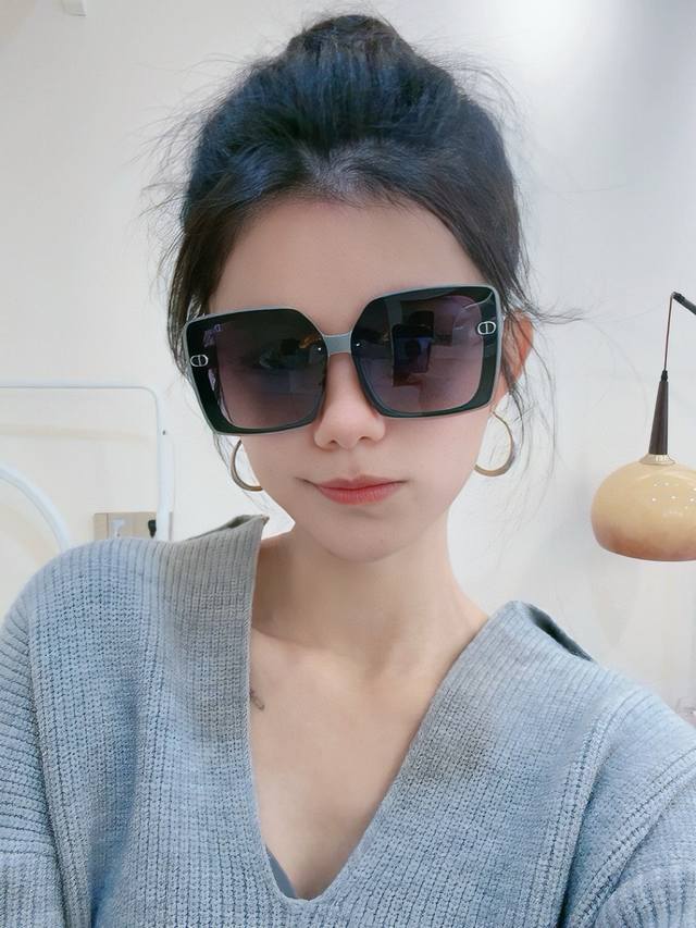 Dior-Dior 2025 Spring New Trend Hot Fashion Square Frame Polarized Sunglasses Hi