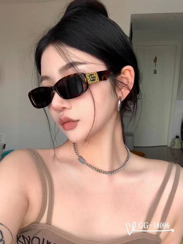 Gucci , Italy. Polaroid resin high-definition lenses. Tr frames - lightweight a