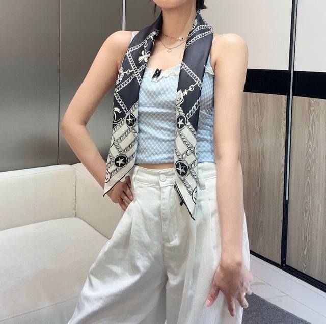 Don't cry if you can't get the new 2025 spring silk scarves, wear them and you'l