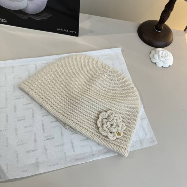 Chanel new camellia knitted wool hat