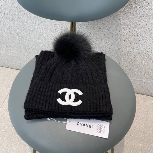 Chanel wool hat set - classic hat set with fox fur ball! Hat and scarf! Warm and