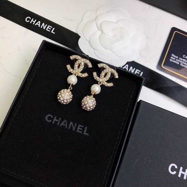 Hot earrings and rings from Xiao Chanel. New products from the counter. Ch Nel e
