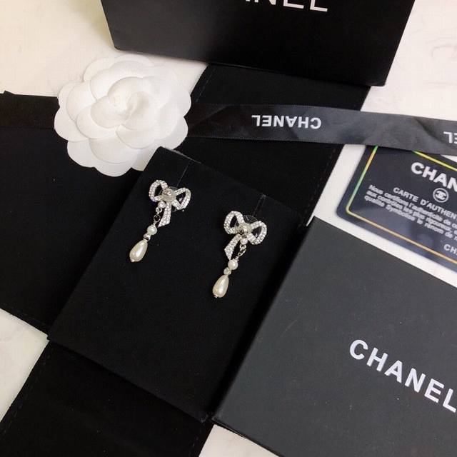 The latest bow set from the Xiangjia counter, the earrings and ring are highly