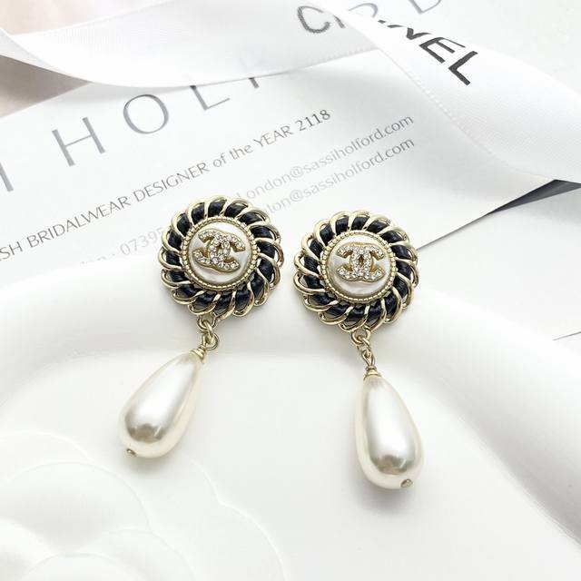 Chanel's hot-selling earrings are now available! Chan 24 Round Pearl Black Leath