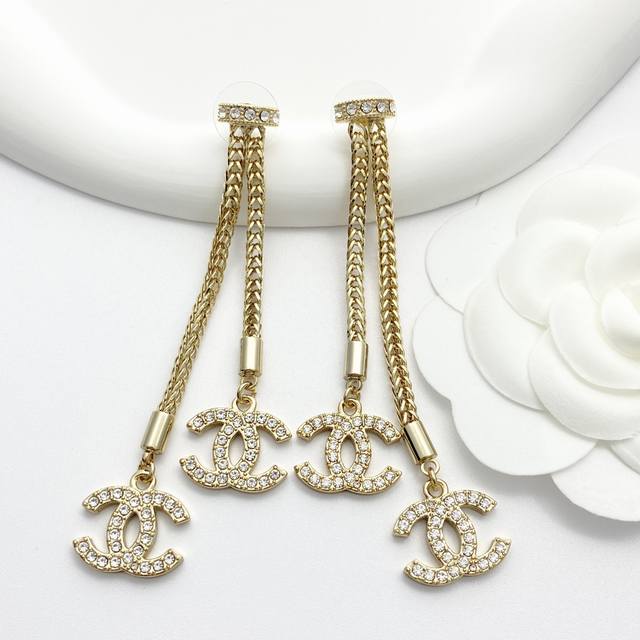 Chanel's hot-selling earrings are now available! Chan 24 tassel chain and diamon