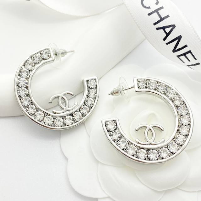 Chanel earrings are hot-selling and are back in style! Zp Chan 23 ultra-delicat