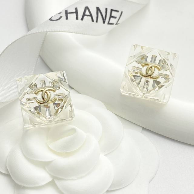 Chanel earrings hot-selling models hit the new consistent Zp Chan 23 three-dime