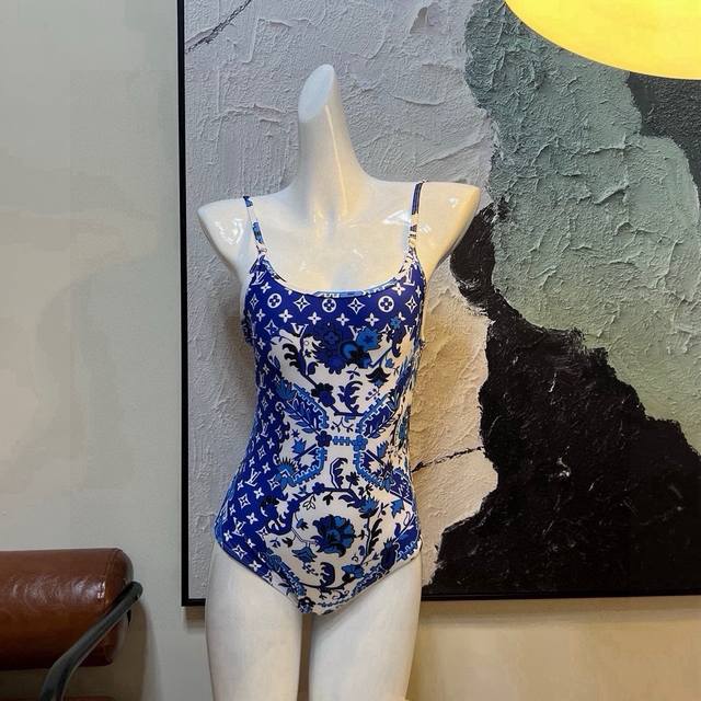 Lv counter's latest beach series one-piece swimsuit can be said to be the ceilin