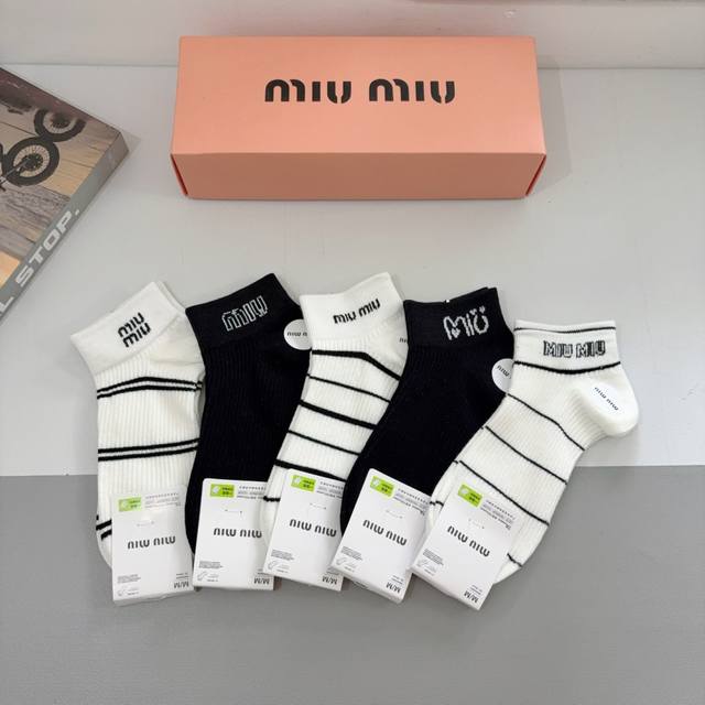 comes with packaging, 5 pairs per box Miumiu Miu Miu new online celebrity socks