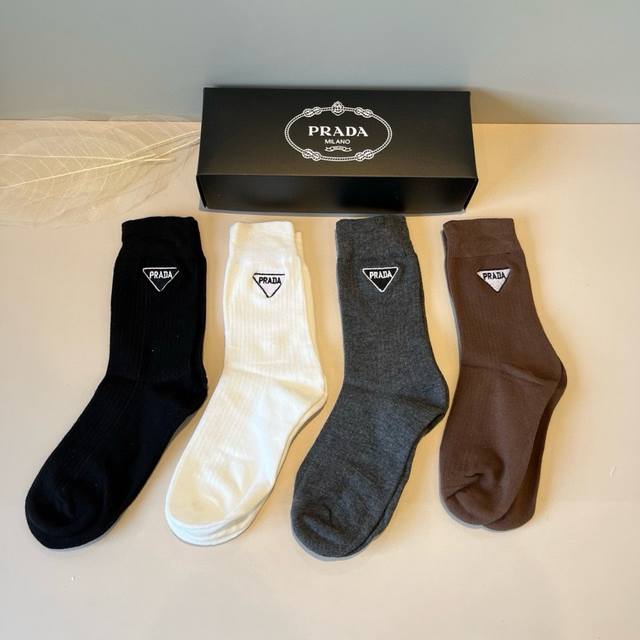Prada's new early autumn stockings, classic style, fashionable and advanced! A