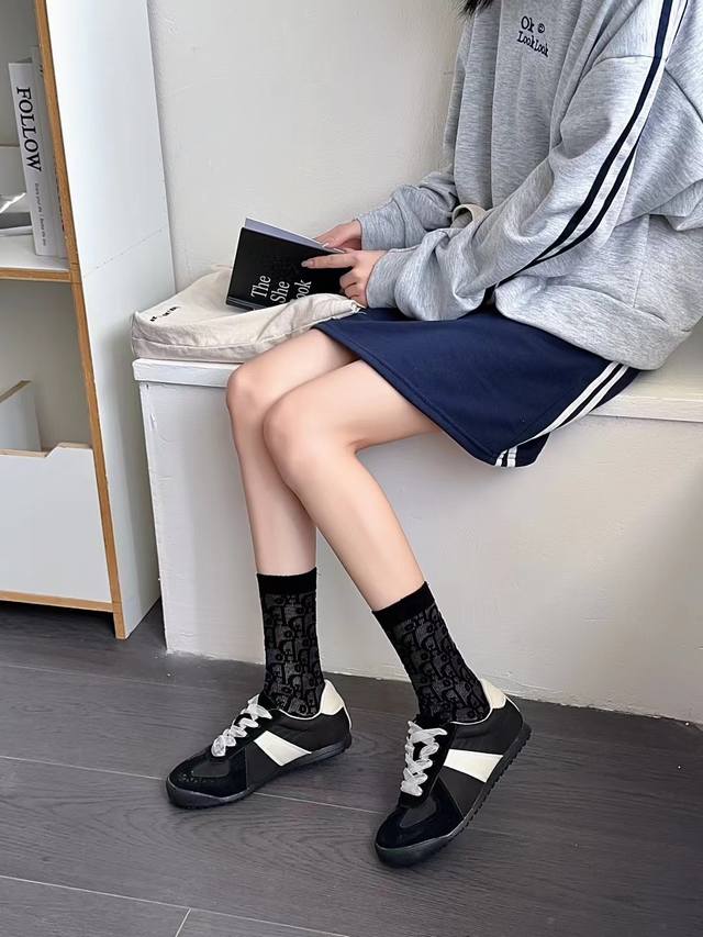 Packed in a box of four pairs of Dior Dior super popular Internet celebrity soc