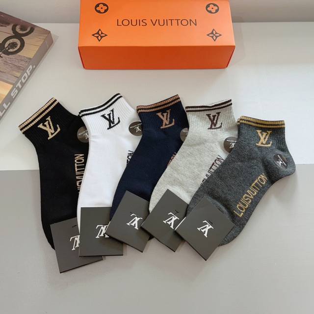 Comes with a box of 5 pairs of LV Louis Vuitton's super popular small items, hi