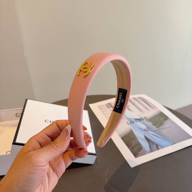 with packaging Chanel Chanel's latest small lambskin headband, retro headband,