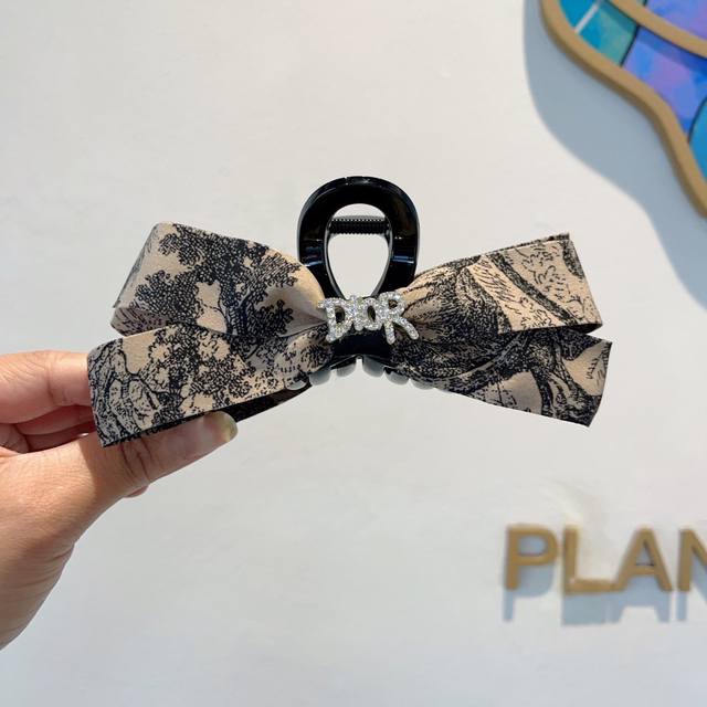 with packaging Dior Dior new European and American fashion grab duckbill clip,