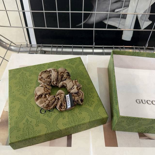 Comes with packaging box Gucci Gg letter hairband, classic and versatile, espec