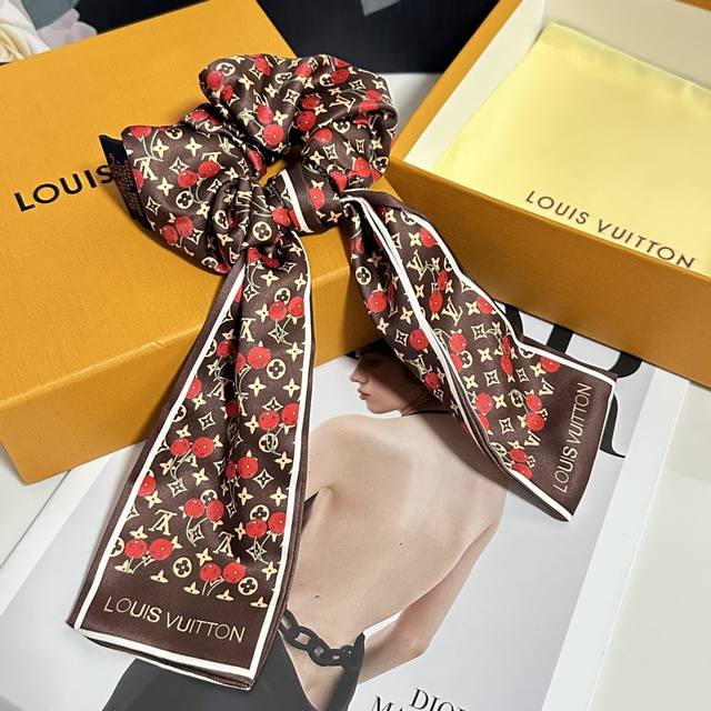 Special counter packaging Lv Louis Vuitton's latest silk cherry light luxury hai