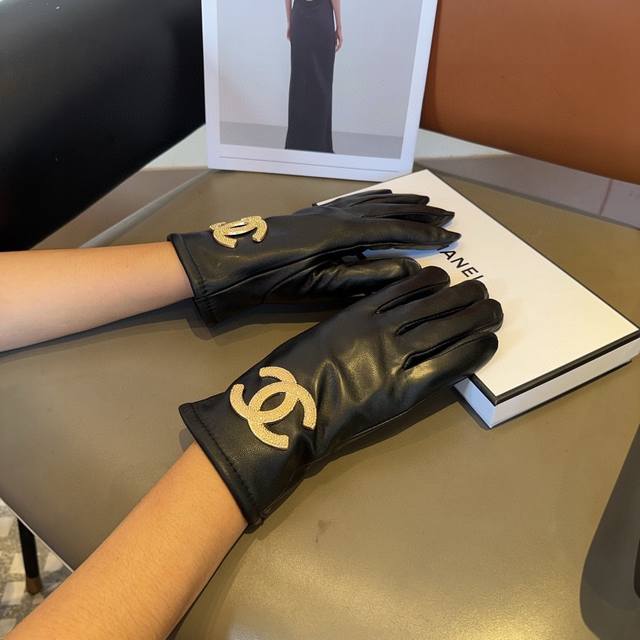 Chanel sheepskin gloves, fashionable gloves, warm and velvet lining for autumn a