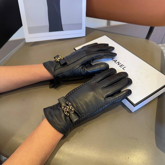 Chanel gloves, fashionable gloves, warm and velvet lining for autumn and winter,