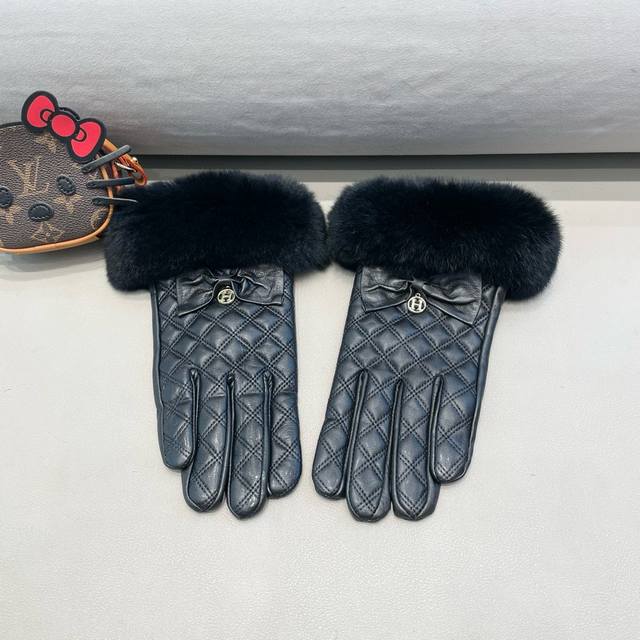 Hermes Autumn and Winter Big H lazy rabbit fur sheepskin gloves for mobile phon