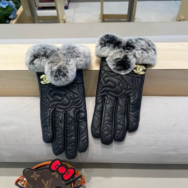 Chanel Chanel Autumn and Winter lazy rabbit fur gloves are worth comparing the s