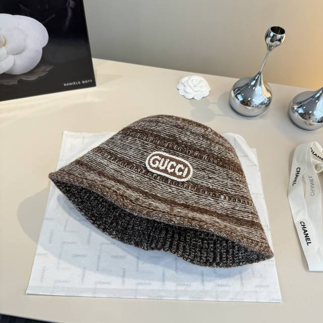 Gucci's new fur mixed color bucket hat, a must-have for autumn and winter, versa