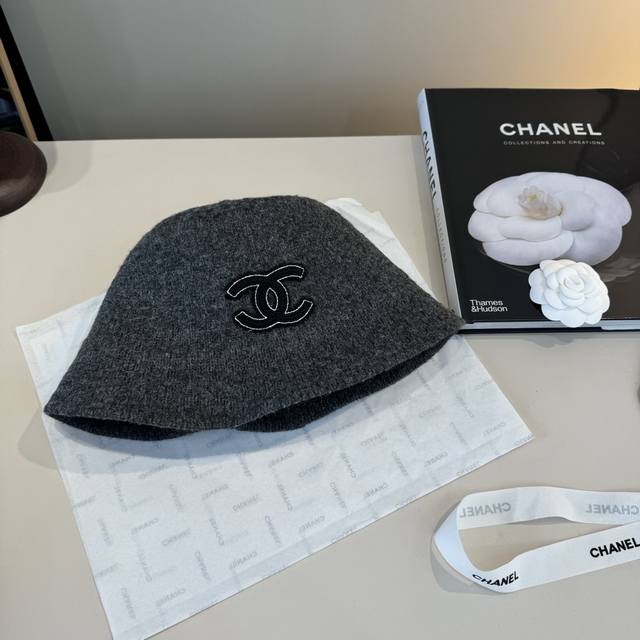 Chanel new wool bucket hat, foldable