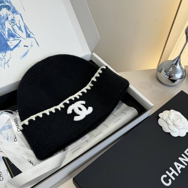 Chanel knitted beanie