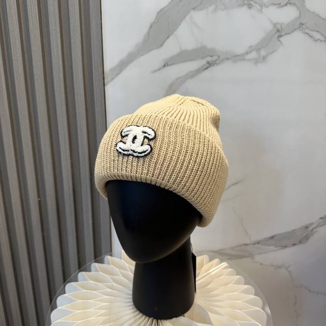 Specially approved Chanel 25B new knitted hat Thousand gold color matching Bian