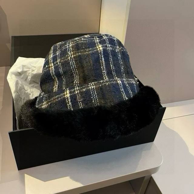 Chanel Chanel plus velvet beanie, fisherman hat head circumference 57cm