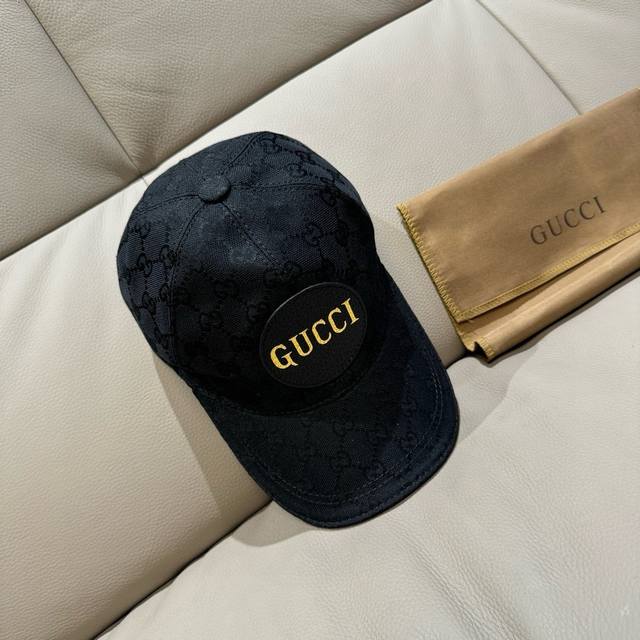 comes with a packaging bag, a new Gucci baseball cap, Gucci gold stamping, the